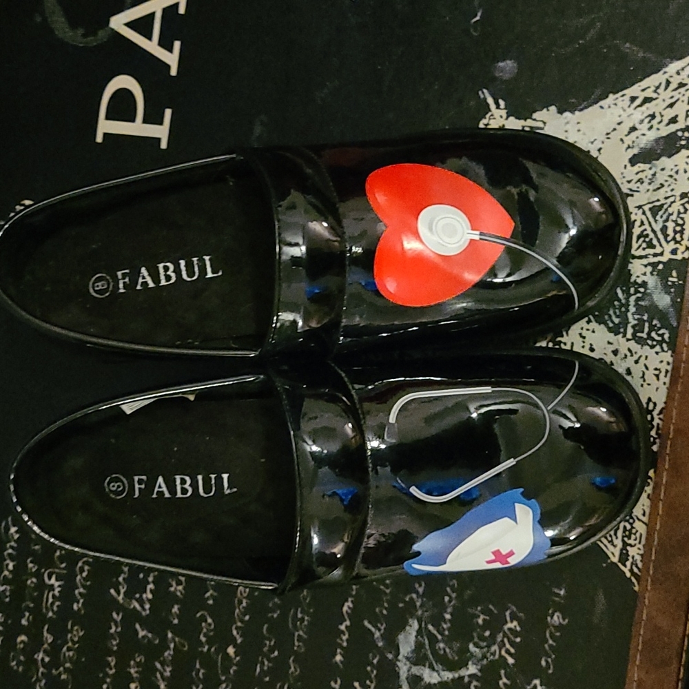 Nursing clogs